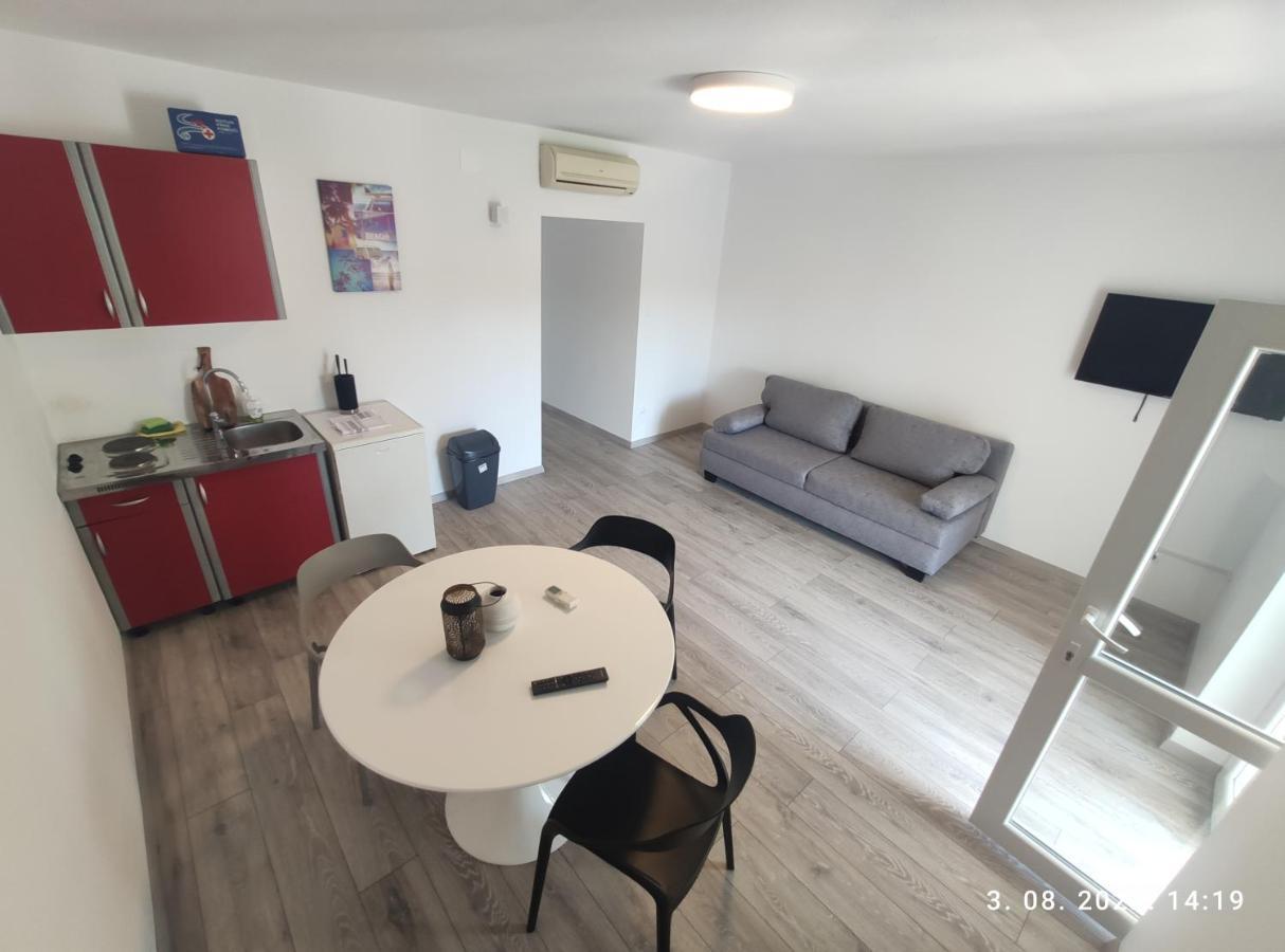 Aqua Apartments Омиш Экстерьер фото