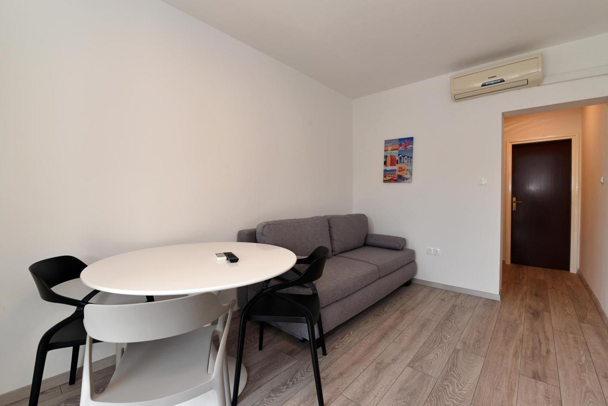 Aqua Apartments Омиш Экстерьер фото