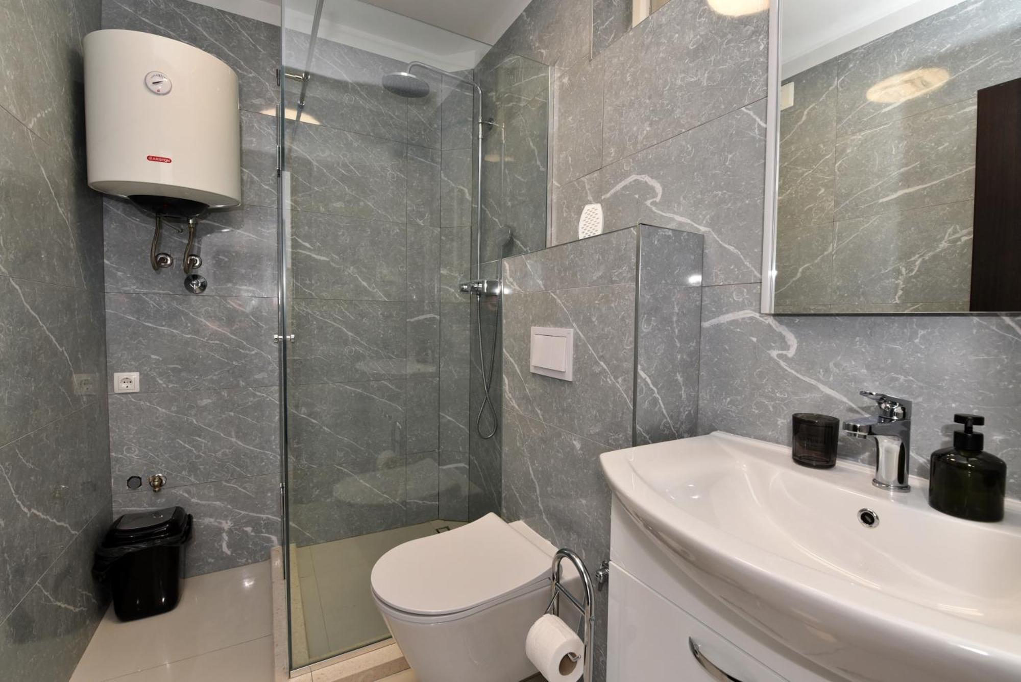 Aqua Apartments Омиш Экстерьер фото