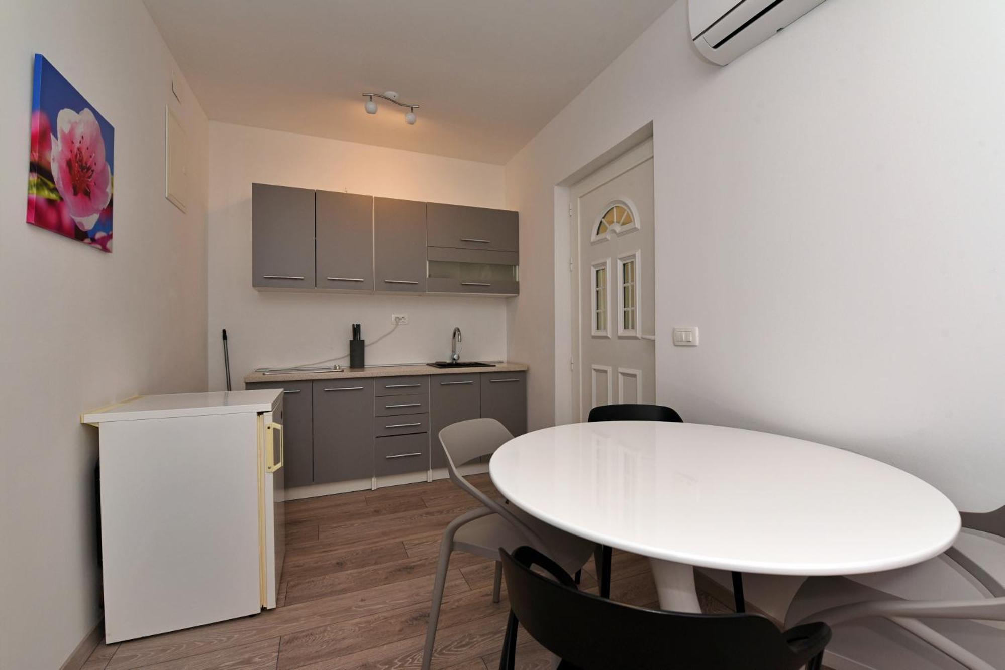 Aqua Apartments Омиш Экстерьер фото