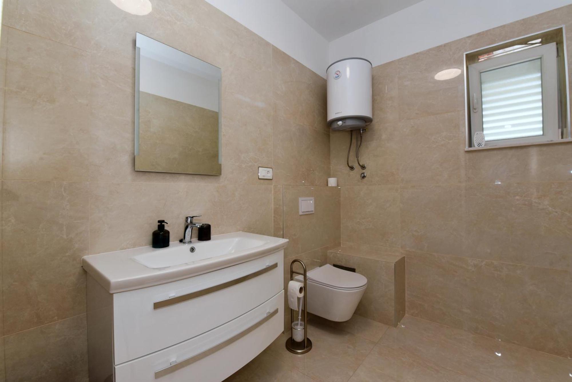 Aqua Apartments Омиш Экстерьер фото